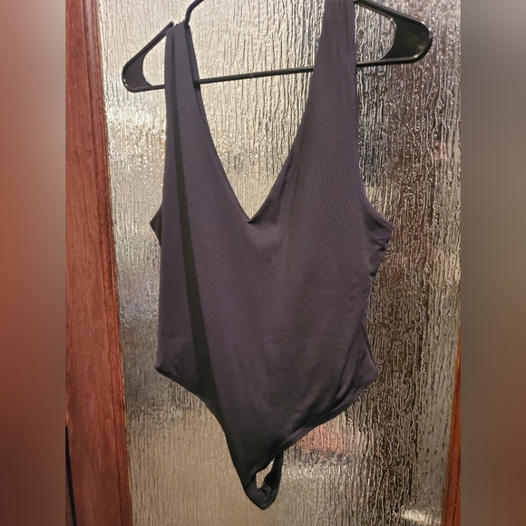 Low V Cut Bodysuit - Picture 1 of 3